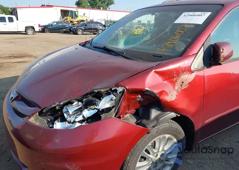 2010 Toyota Sienna Xle z USA, uszkodzony, nr VIN 5TDYK4CC4AS305512
